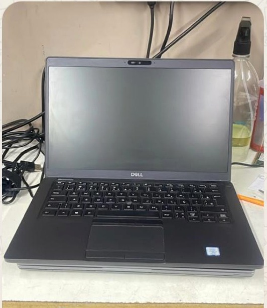 Foto real de uma unidade do lote Dell Latitude 5400